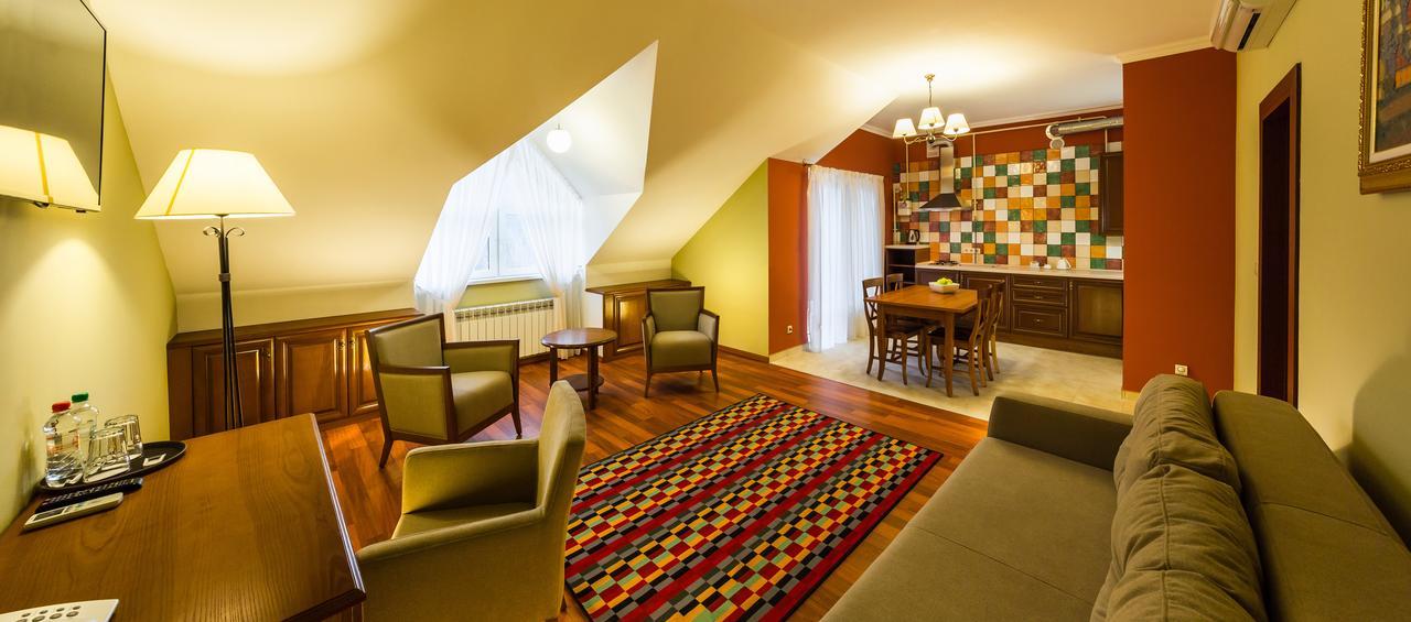 Apartament Hotel by Derenivska Kupil Nizjnij Solotvyno Eksteriør bilde